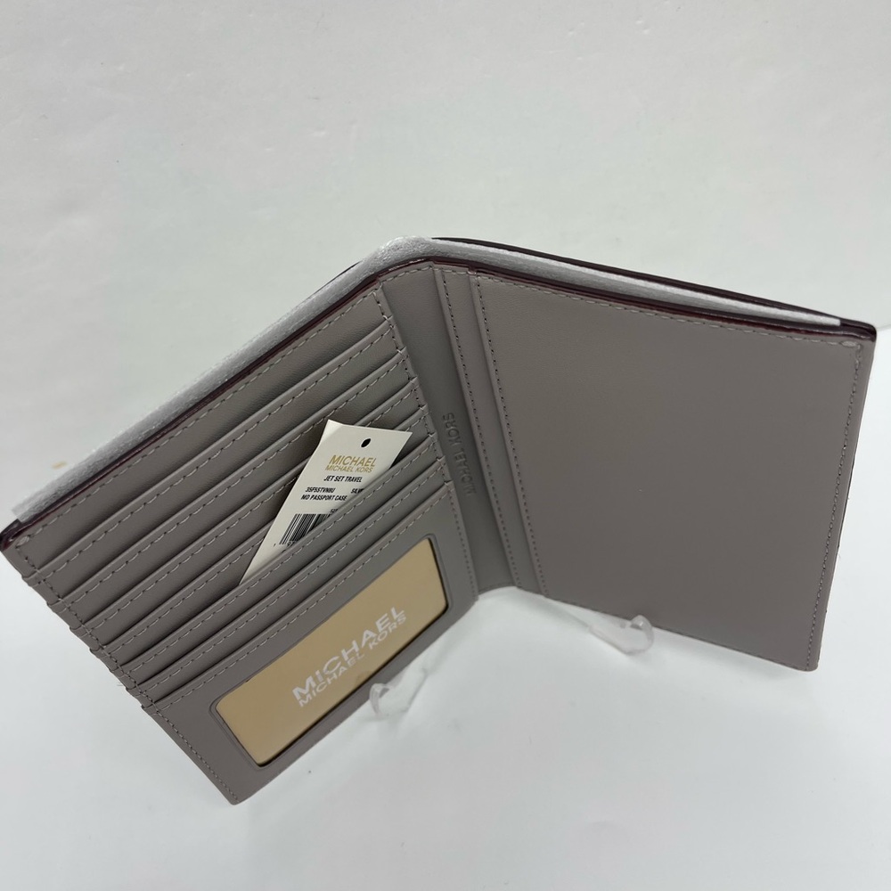 Michael Kors Jet Set Travel Md Sign Patent Logo Debossed  Passport Case
Silver - Picture 4 of 16